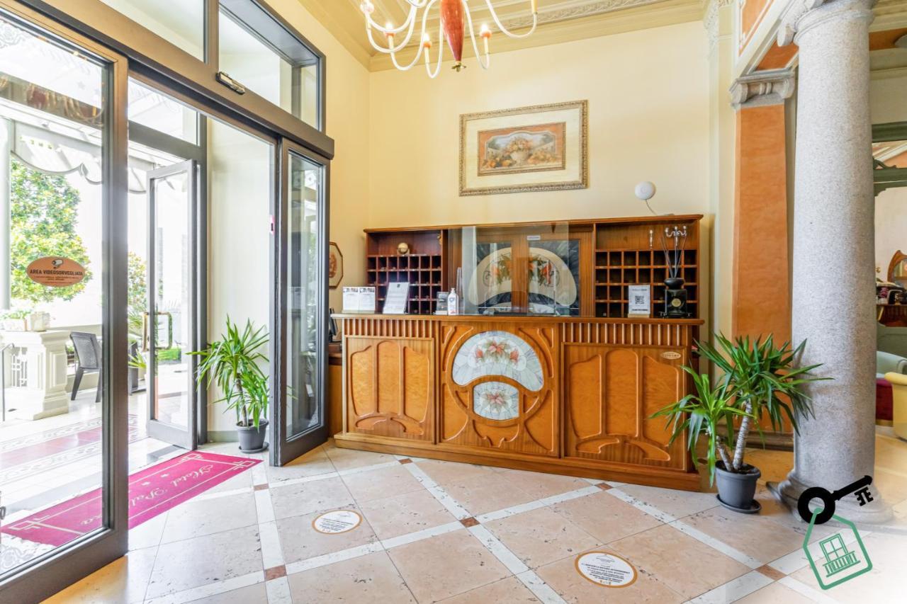 Hotel Rooms Lago Maggiore แวร์บาเนีย ภายนอก รูปภาพ