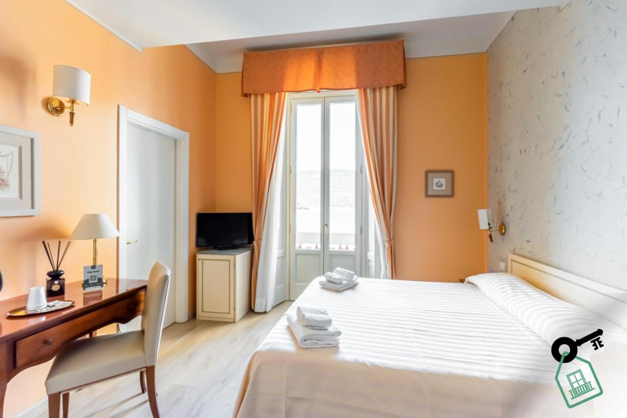 Hotel Rooms Lago Maggiore แวร์บาเนีย ภายนอก รูปภาพ