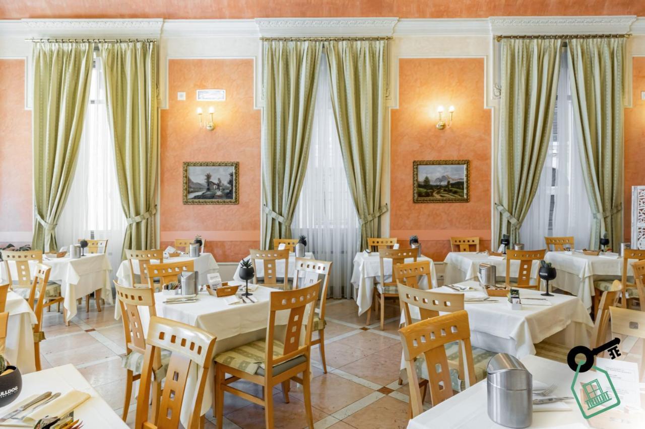 Hotel Rooms Lago Maggiore แวร์บาเนีย ภายนอก รูปภาพ