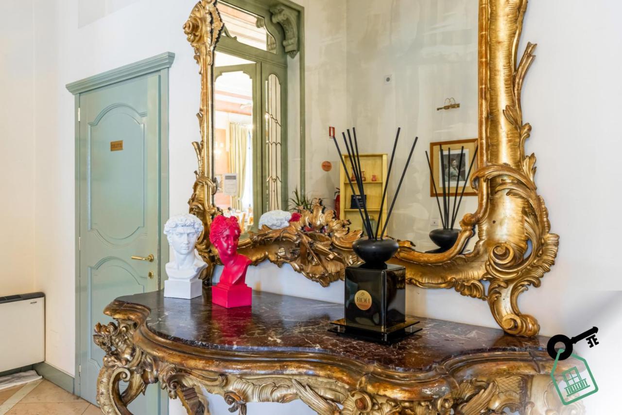Hotel Rooms Lago Maggiore แวร์บาเนีย ภายนอก รูปภาพ