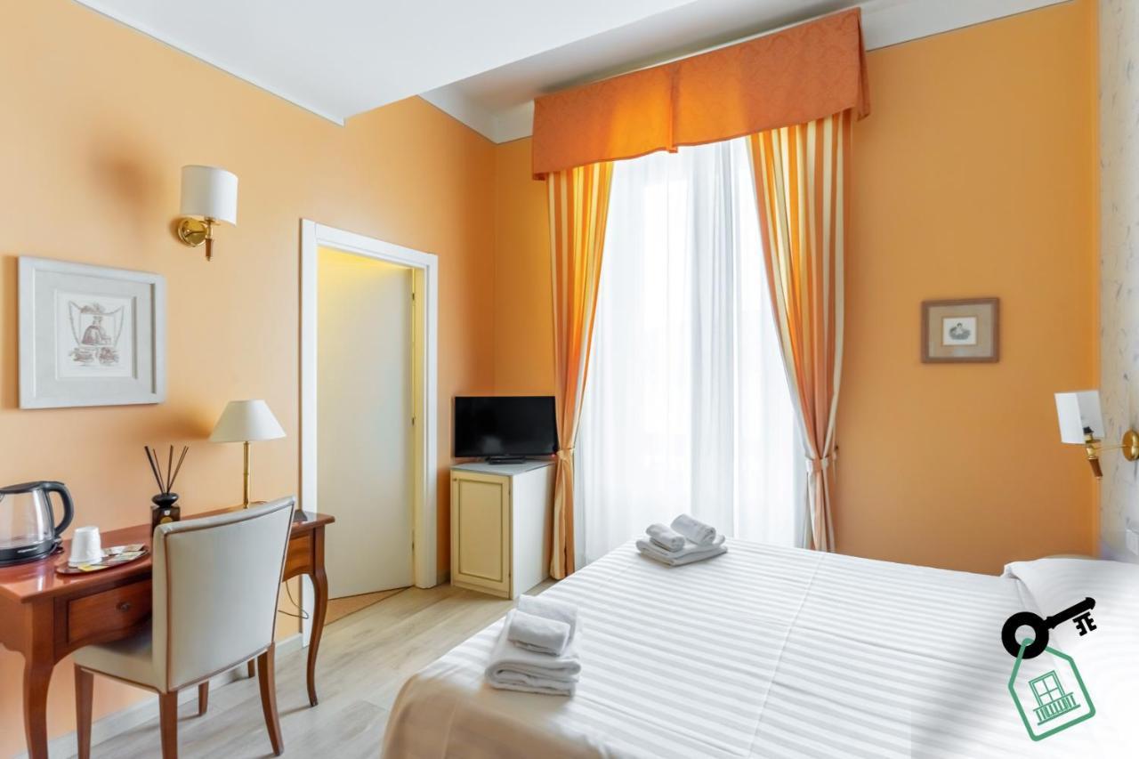 Hotel Rooms Lago Maggiore แวร์บาเนีย ภายนอก รูปภาพ