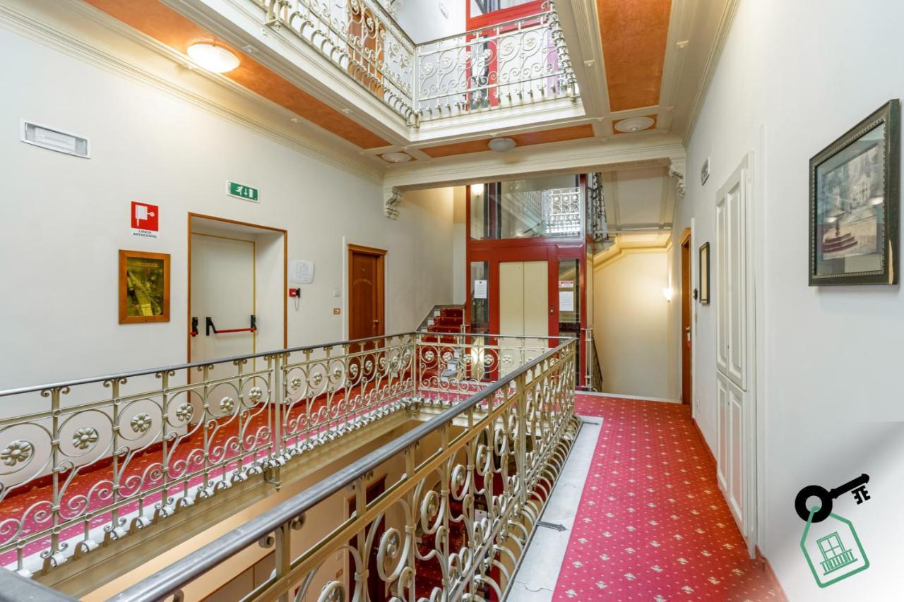 Hotel Rooms Lago Maggiore แวร์บาเนีย ภายนอก รูปภาพ