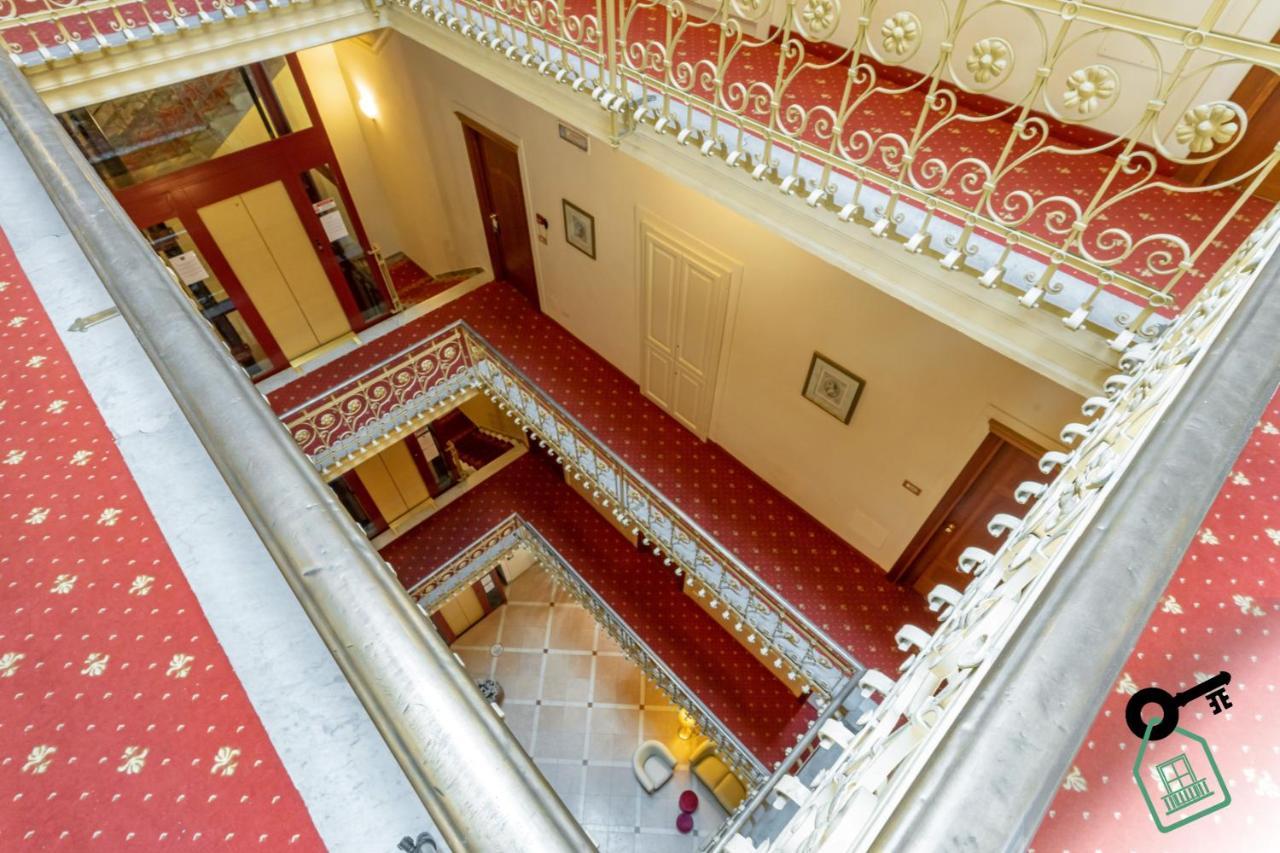 Hotel Rooms Lago Maggiore แวร์บาเนีย ภายนอก รูปภาพ